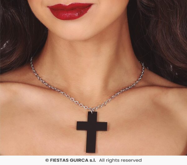 collier croix noire